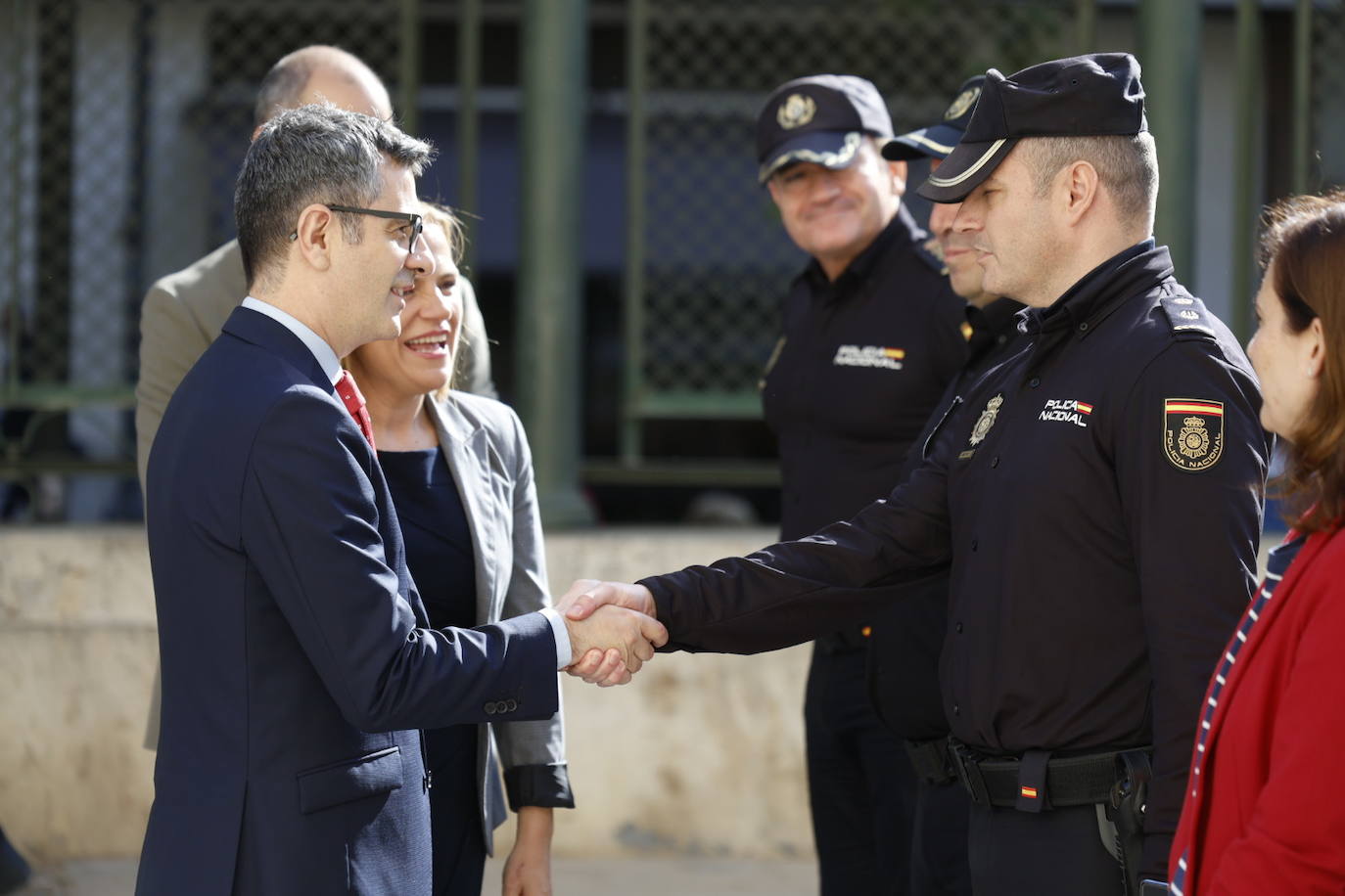 El ministro Félix Bolaños, y la delegada del Gobierno en la Comunitat Valenciana, Pilar Bernabé, visitan la Oficina de Denuncias y Atención a la Mujer