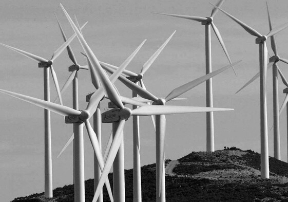 Molinos de viento del parque eólico ubicado en Buñol.