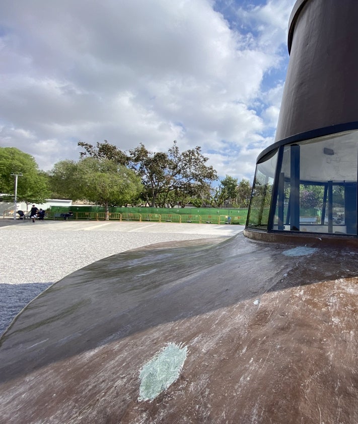 Imagen secundaria 2 - Instalación del Gulliver, zona de picnic y reparaciones en el sombrero de la figura.