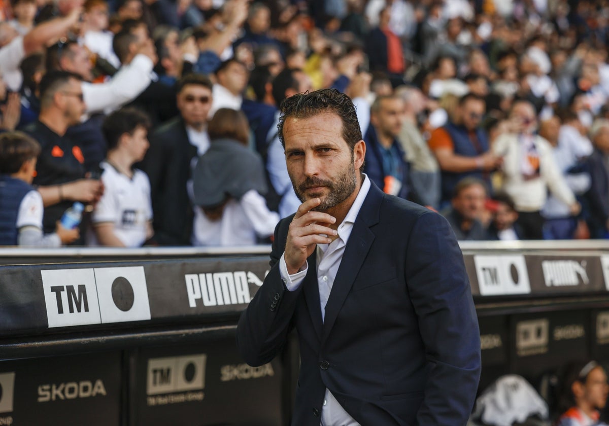 Rubén Baraja, durante el partido contra el Real Betis en Mestalla.