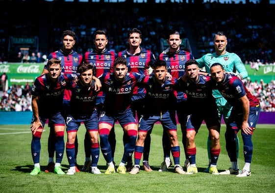 El once inicial del Levante ante el Racing, a los que sólo se les sumó Fabrício y Bouldini.