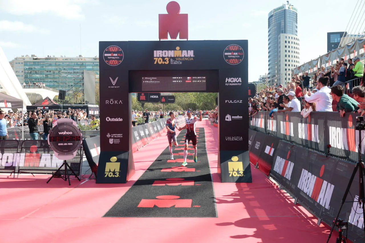 FOTOS META IRONMAN VALENCIA 2024 Así ha sido la emocionante llegada