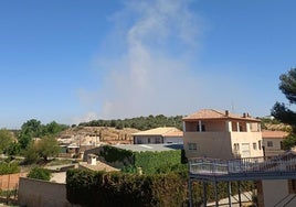 El humo permanece en el ambiente tras una semana de incendio.