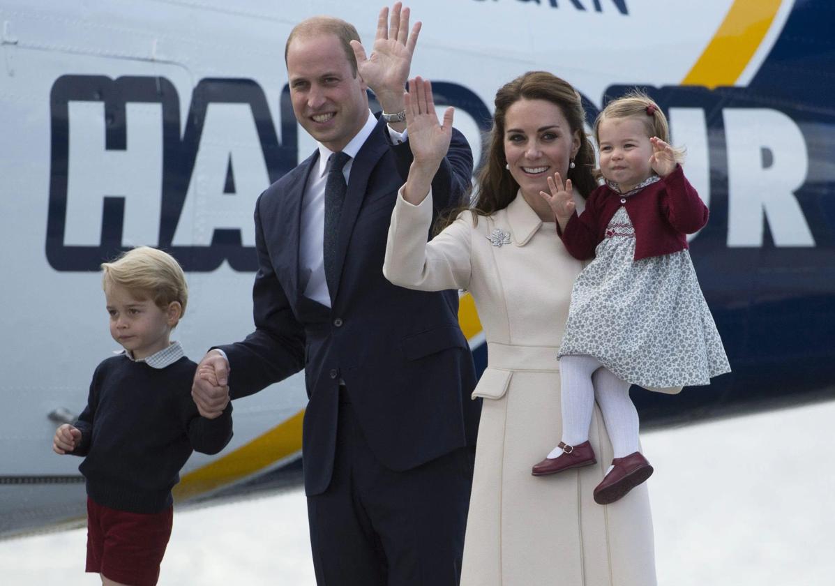 Kate Middleton y Guillermo, junto a sus hijos. Imagen de archivo.