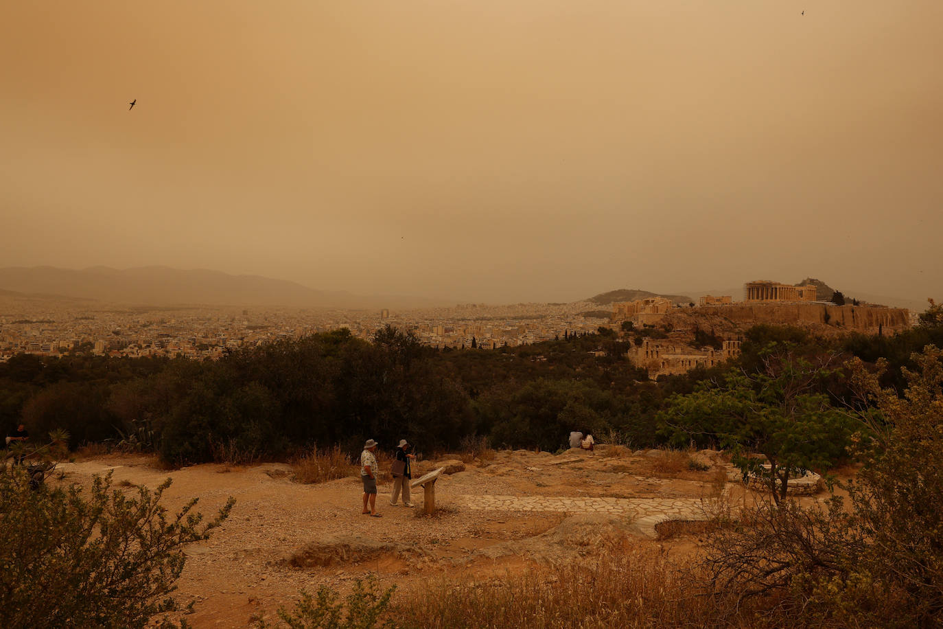 Atenas se tiñe de naranja