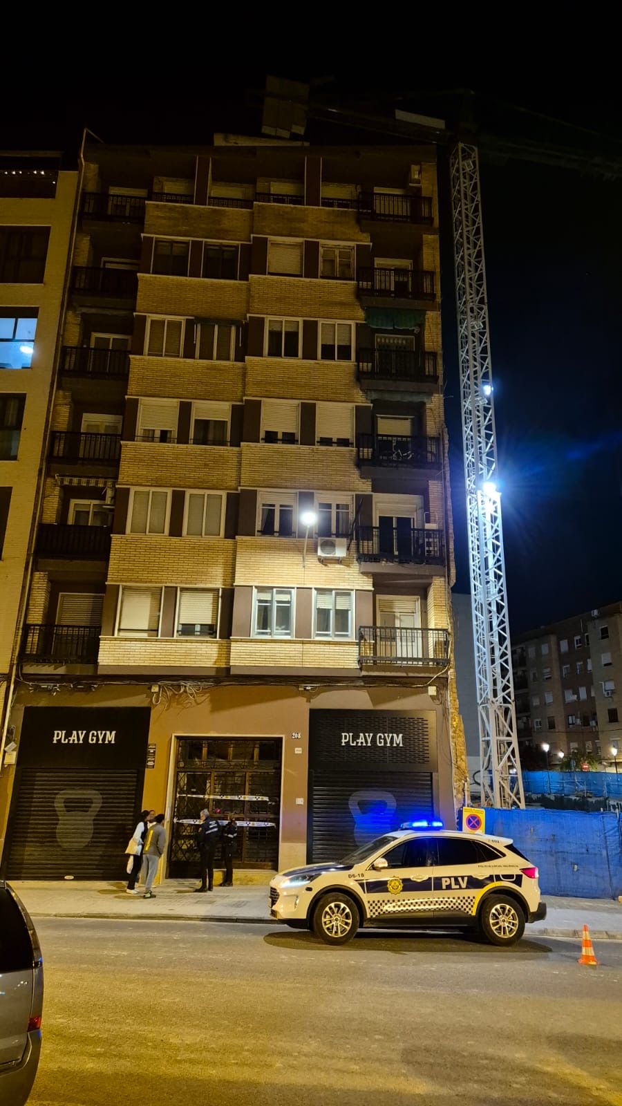 Desalojado un edificio en Valencia por una grieta