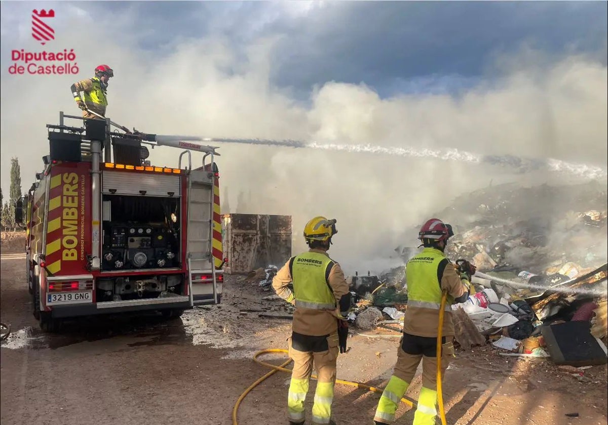 Incendio en una planta de cartón en Moncofa.