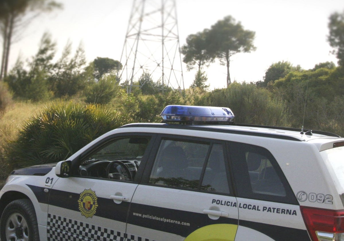 Imagen de archivo de una patrulla de la Policía Local en la Vallesa.