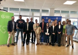 Los participantes en la presentación del programa pionero en la comarca.