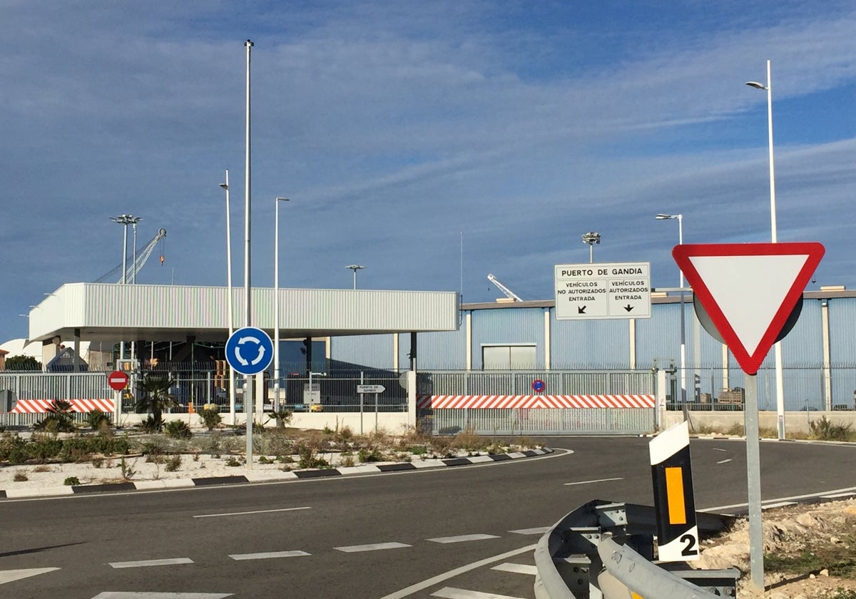 Acceso sur al Puerto de Gandia.