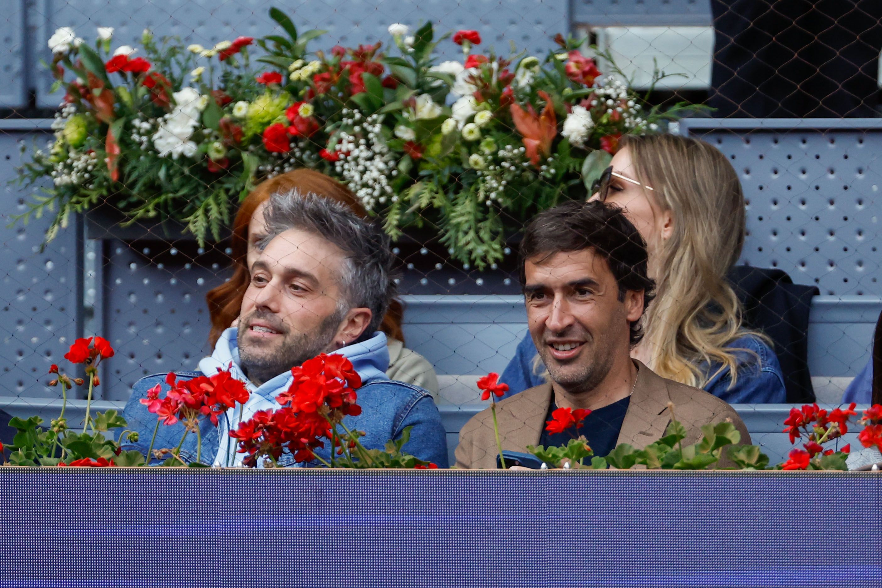 El exfutbolisa Raúl González (d) y el humorista Dani Martínez