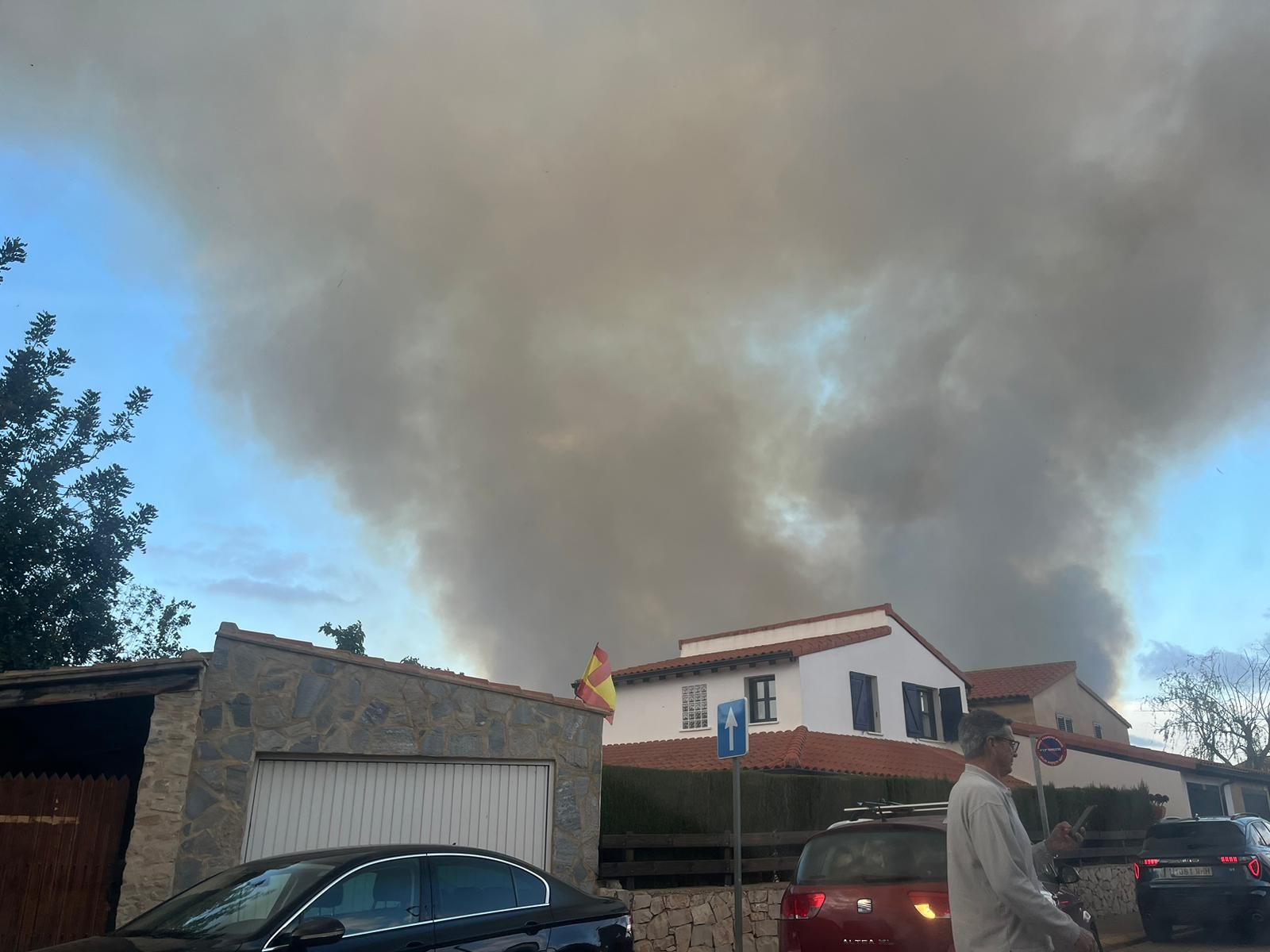 Imágenes del incendio en Riba-roja junto al Turia