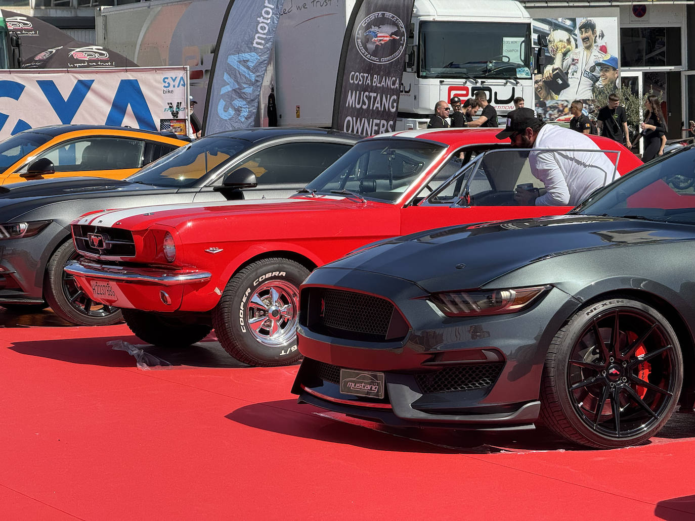 Los mejores coches americanos se citaron en el Circuit Ricardo Tormo