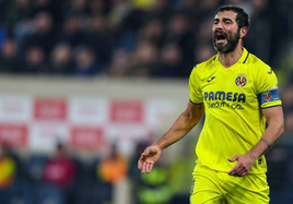 Raúl Albiol, en un partido con su club en el estadio de la Cerámica.