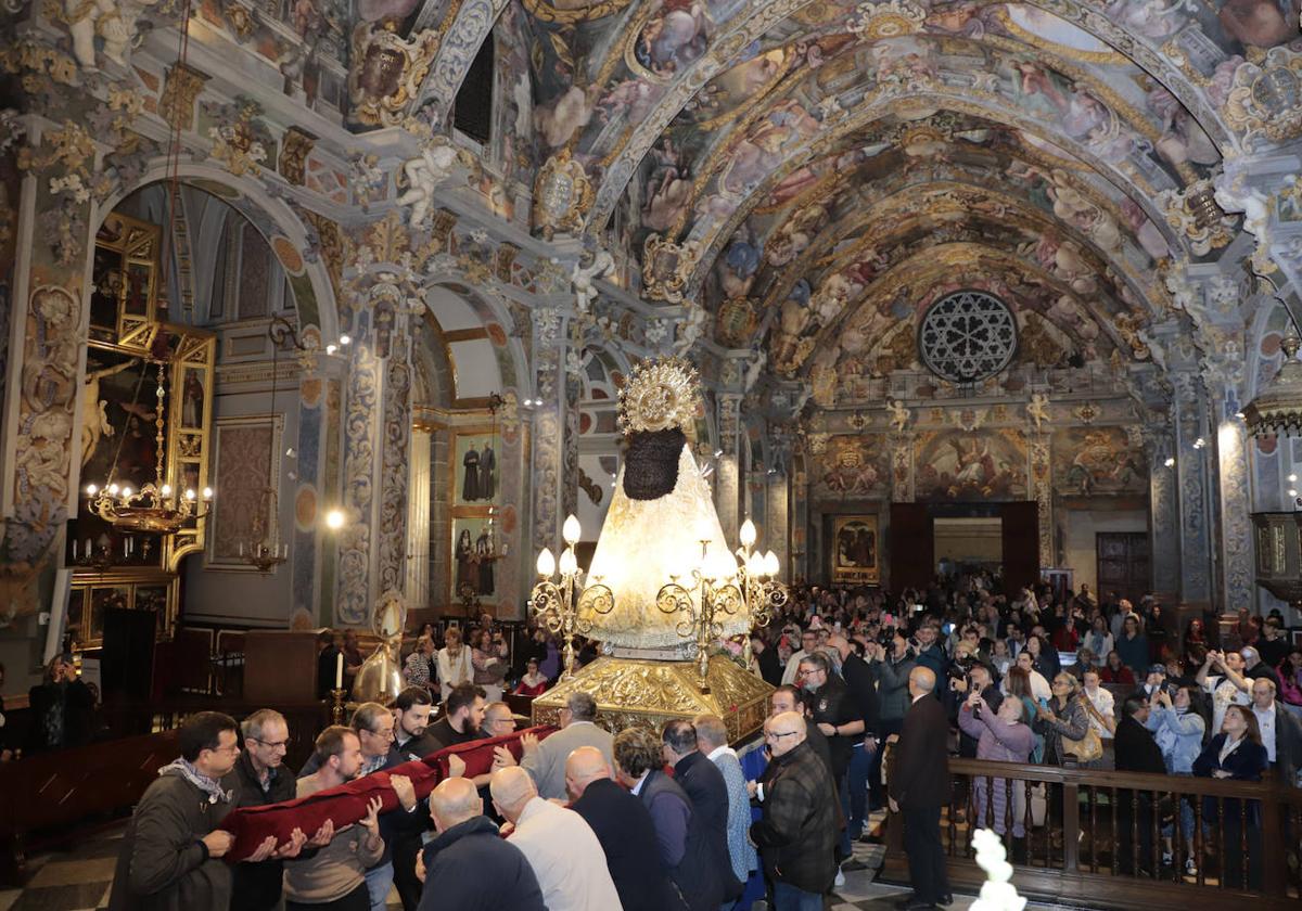 Fotos de la imagen peregrina de la Virgen de los Desamparados en San Nicolás