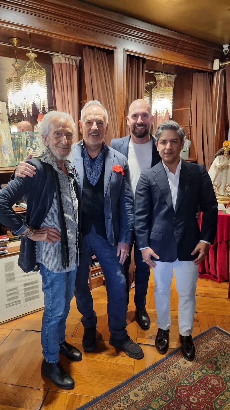 El artista Royo, Vicente Gracia, Josue Vergara y el interiorista Omar Ortiz