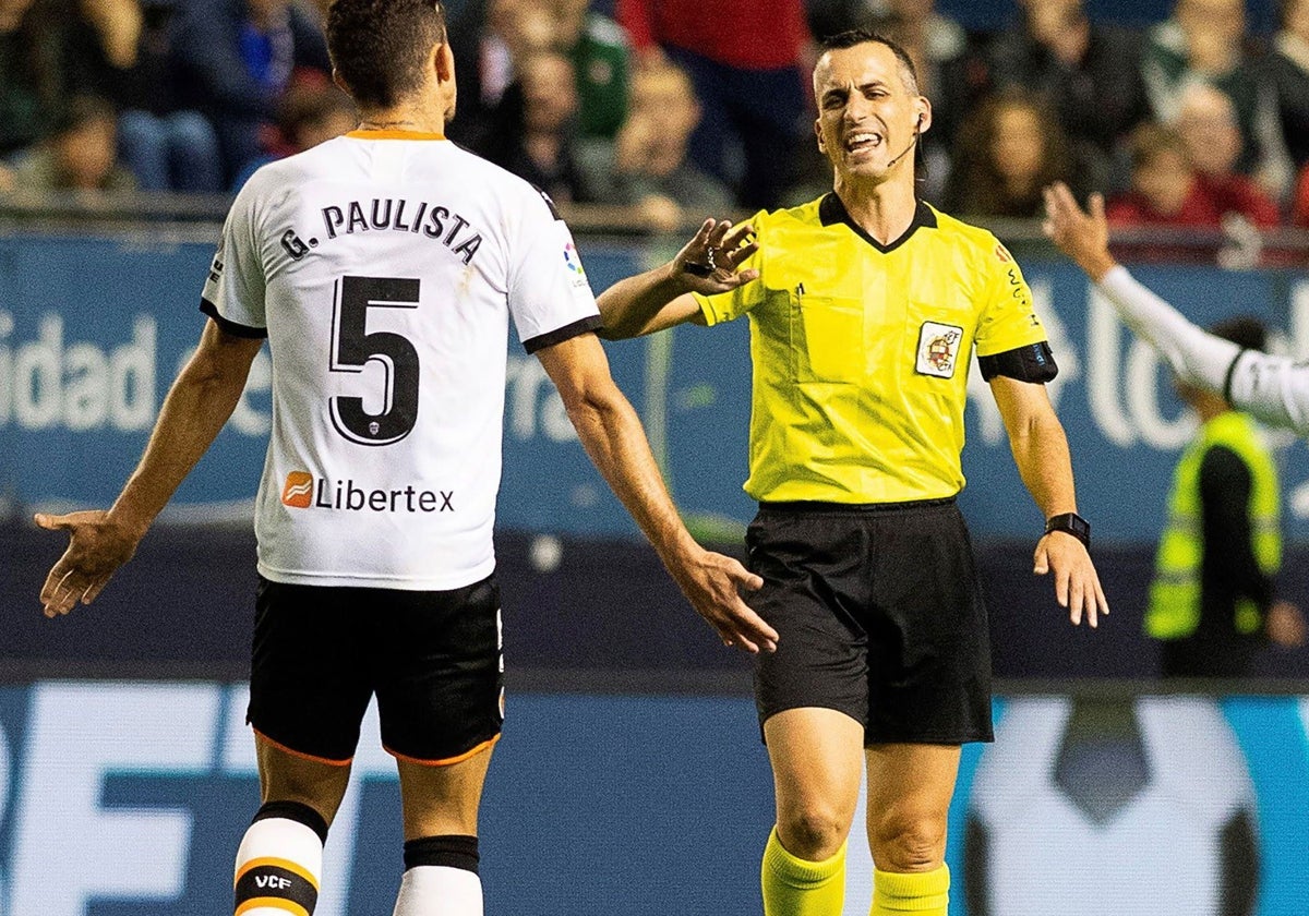 Jaime Latre y Paulista, en un partido del Valencia.