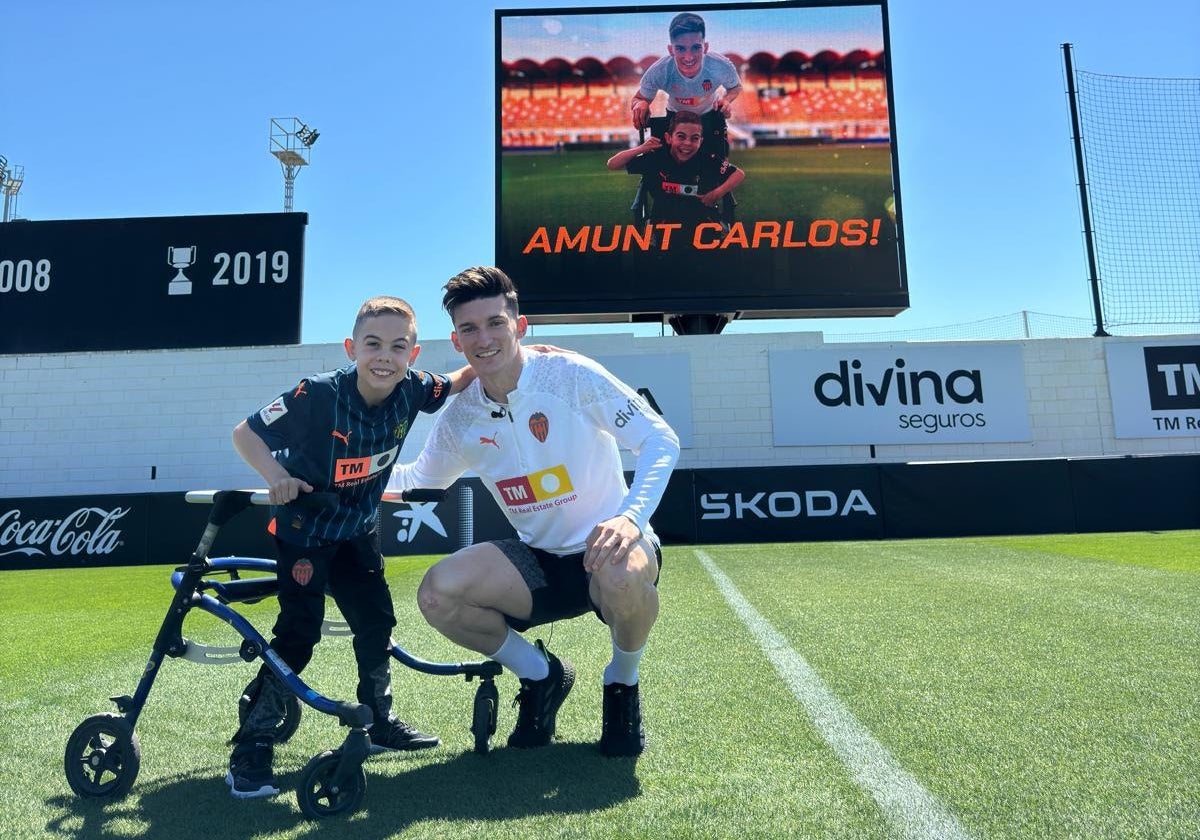 Carlos y Pepelu en la Ciudad Deportiva del Valencia CF en Paterna.