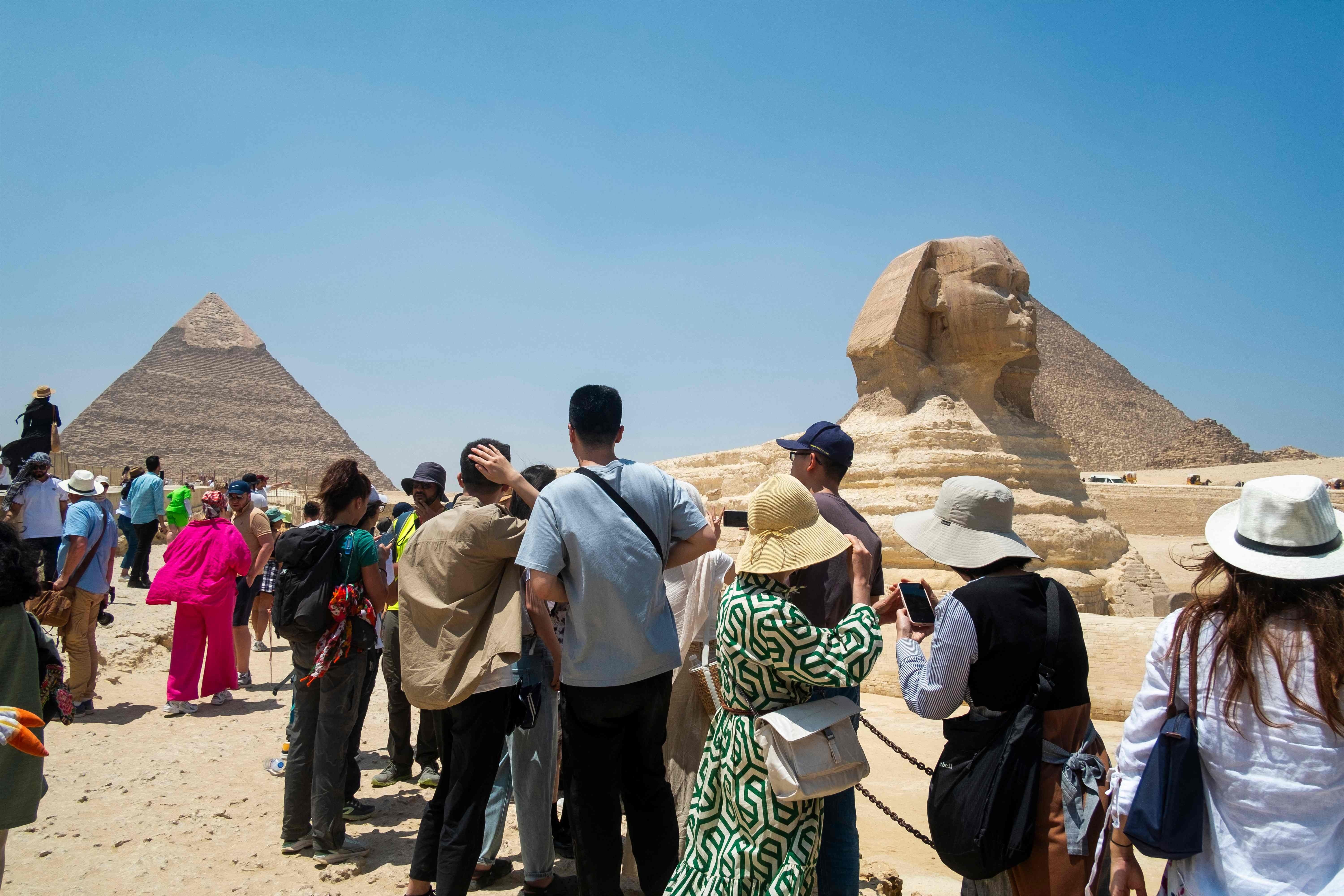 Las pirámides de Giza se preparan para la llegada de turistas