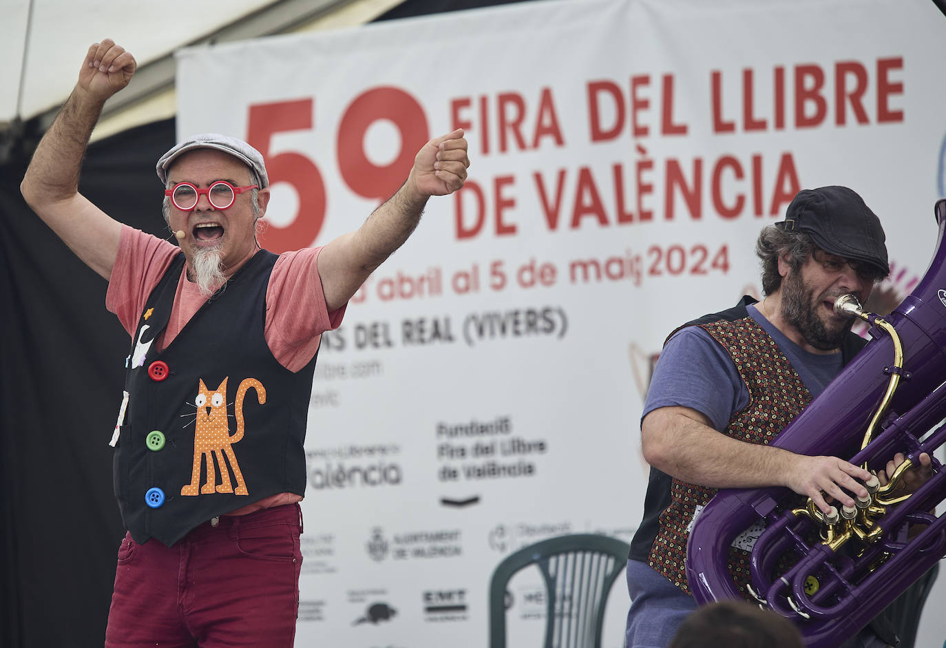 Llenazo en la Feria del Libro durante el miércoles festivo