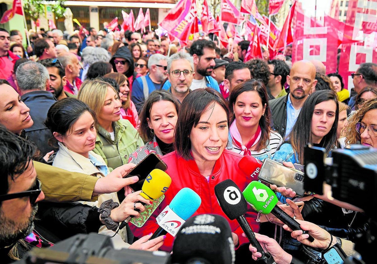 Diana Morant, antes de comenzar la marcha del día del trabajador.