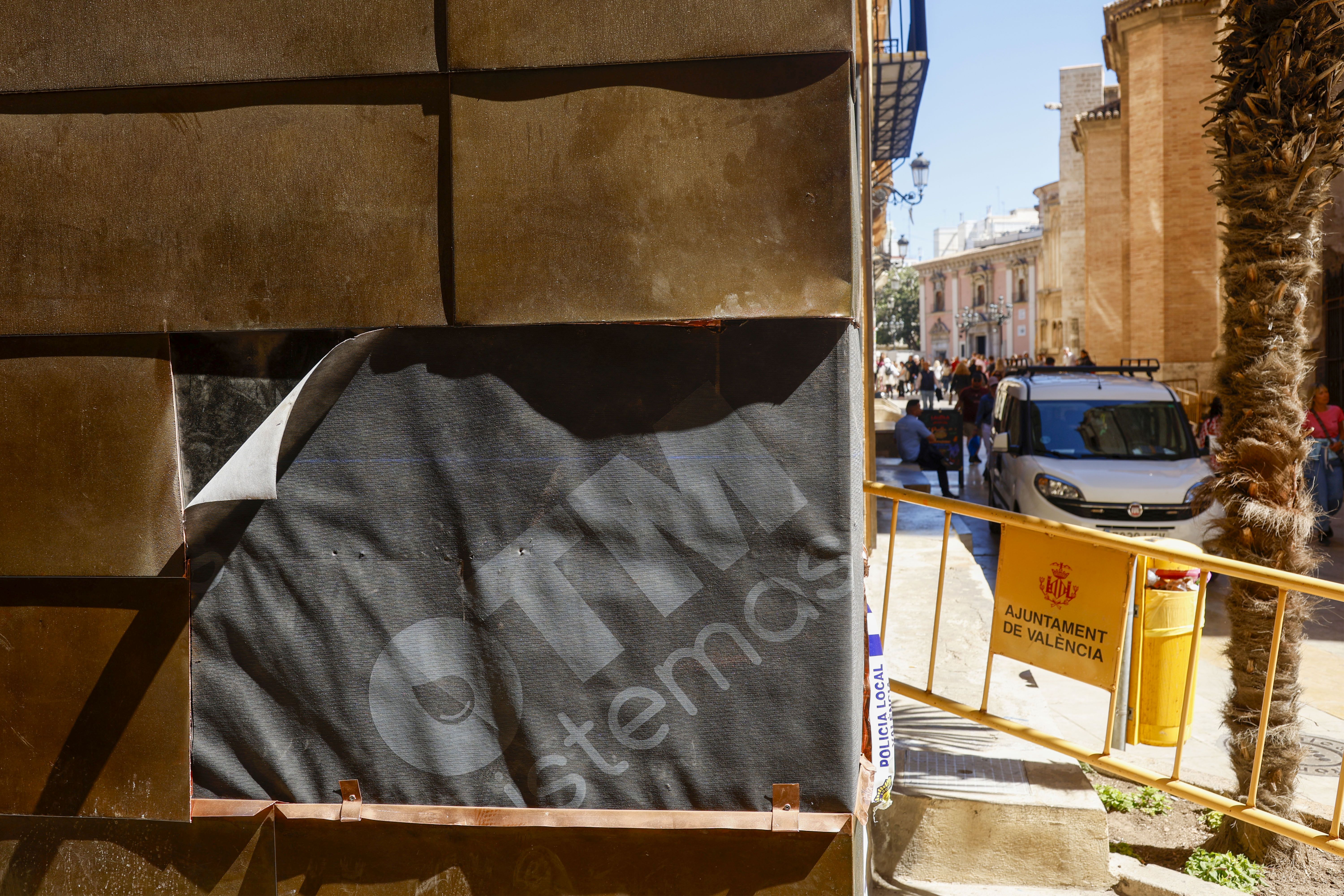 Roban una treintena de placas de cobre del nuevo edificio del Relojero en Valencia