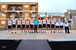 El equipo sénior del Club Baloncesto Anna.