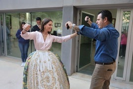 María Estela Arlandis (FMV 2024) y Alberto de Marco, vicepresidente de la JCF, durante el ensayo de la dansà.