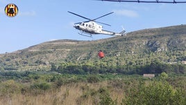 Medios aéreos trabajando en otro incendio.