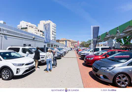 Exposición de vehículos en la Fira del Motor de Gandia.