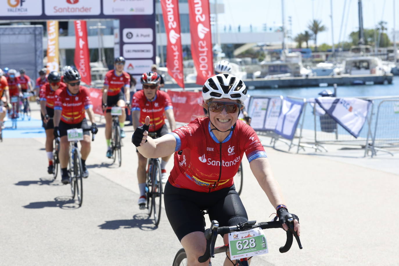 El Gran Fondo inunda la Marina de Senyeras con cientos de ciclistas