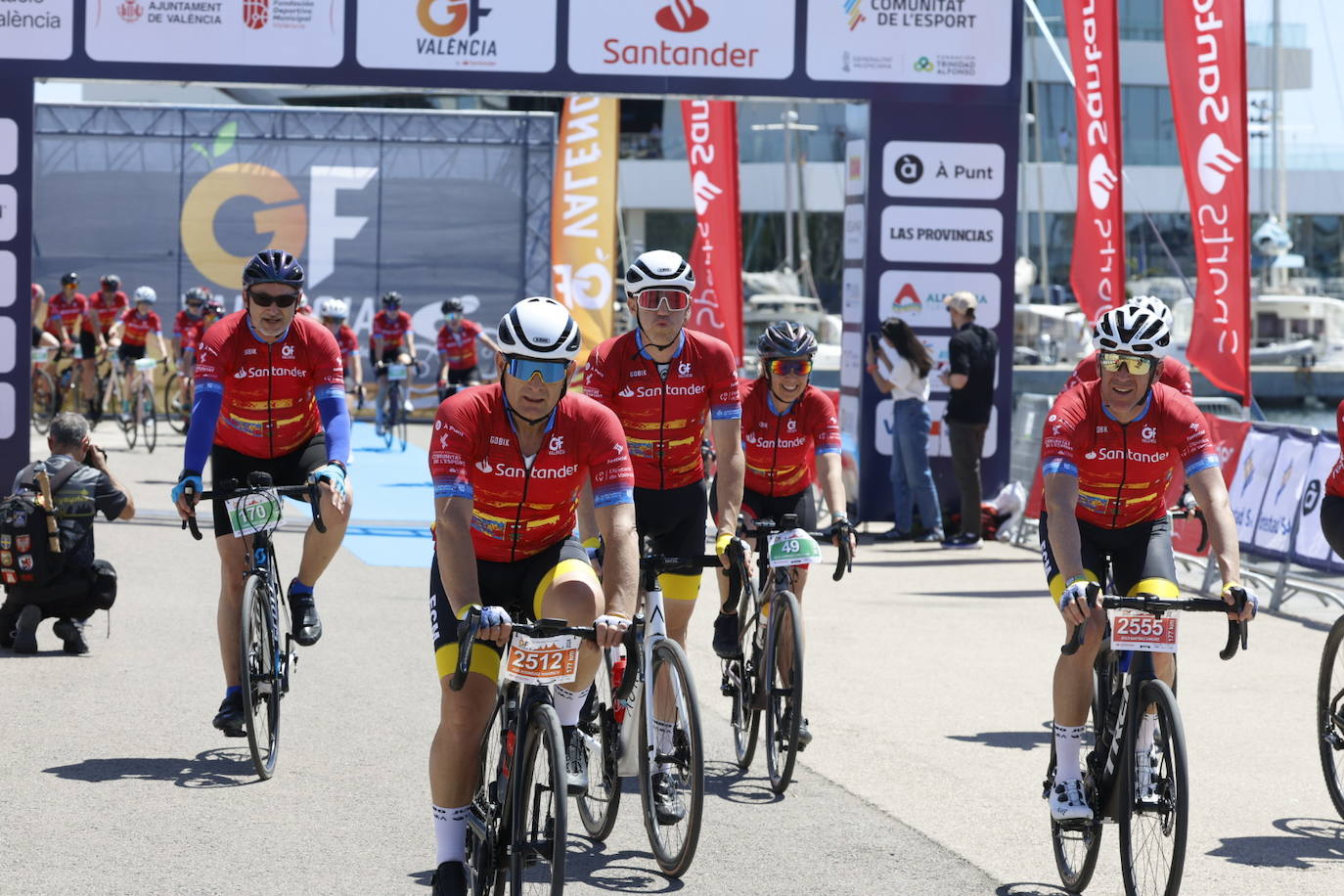 El Gran Fondo inunda la Marina de Senyeras con cientos de ciclistas