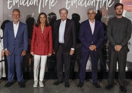 Letizia llega al Teatro Real en zapatillas por una nueva lesión en un pie