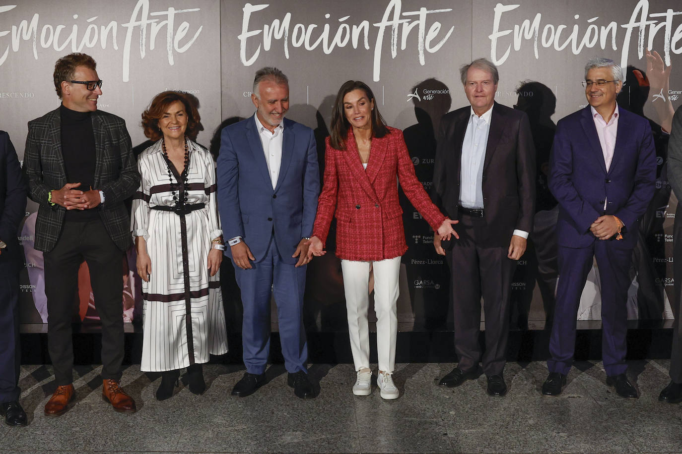 Letizia llega al Teatro Real en zapatillas por una nueva lesión en un pie