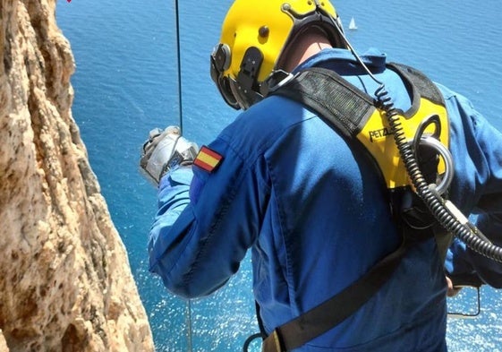 Las tareas de rescate del escalador.