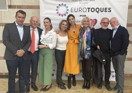 Asistentes al evento benéfico de Eurotoques, con la presidenta de la Academia Valenciana de Gastronomía.