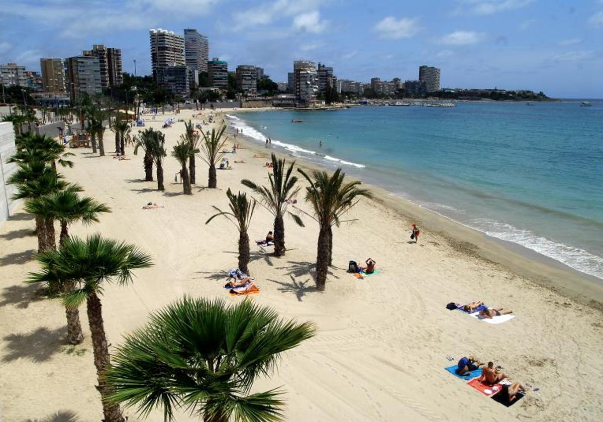 Una playa de la Comunitat, en una imagen de archivo.