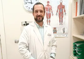 El doctor José Luis Castilla, especialista en Medicina Física y Rehabilitación.