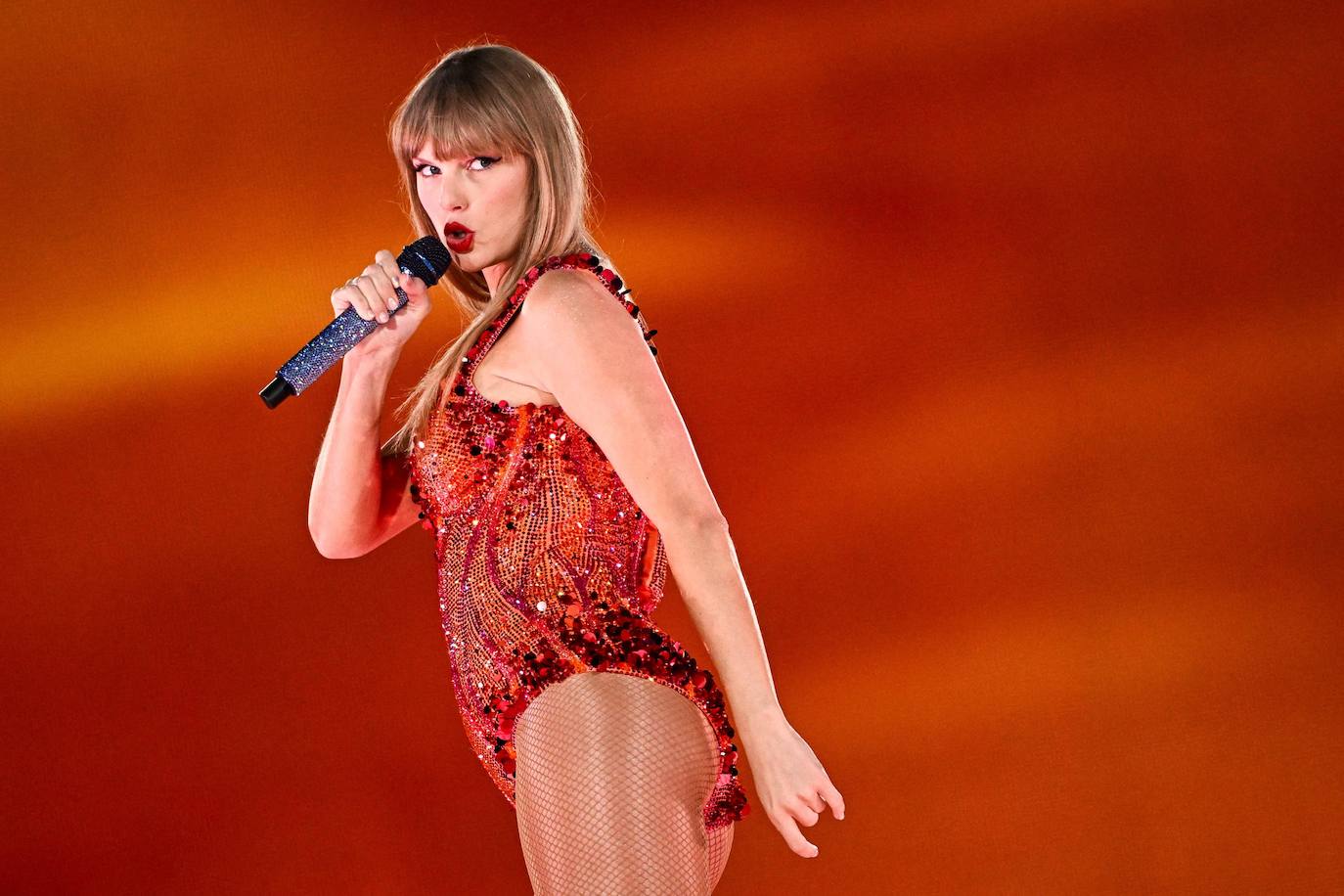 Taylor Swift revoluciona París con el primer concierto de su gira europea