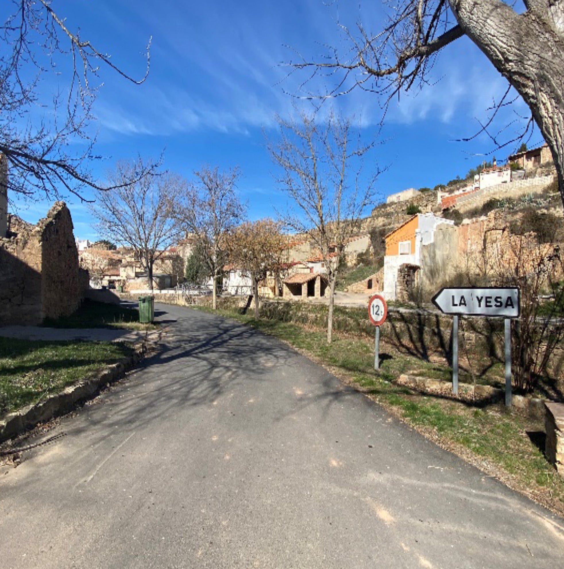 Imagen principal - Situación en la que se encontraba el camino de Ahillas a La Yesa.