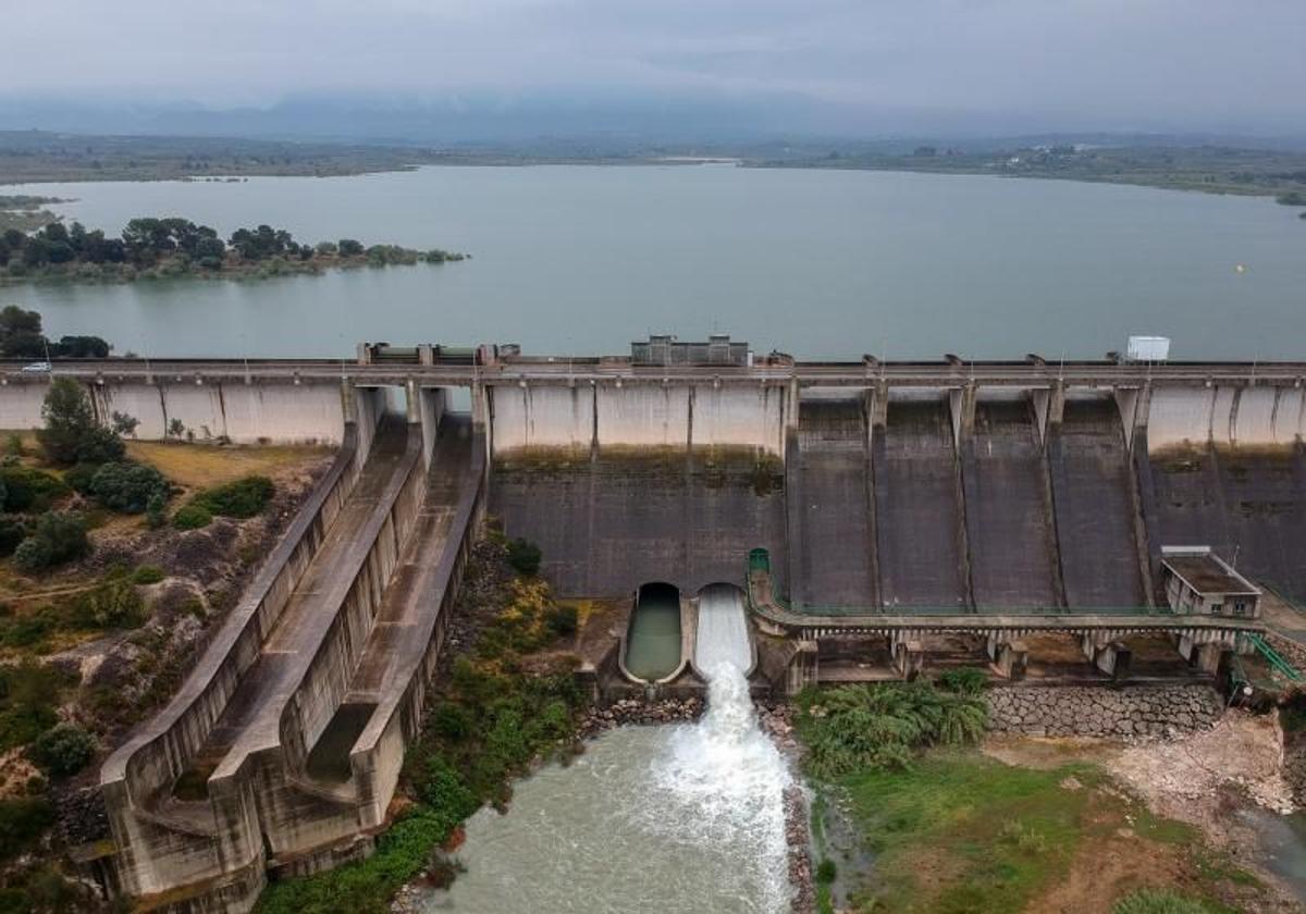 El pantano de Bellús en un desembalse en 2017.