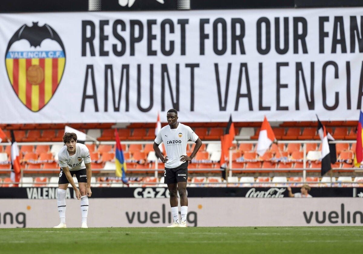 Pancarta que puso el Valencia en los partidos con la grada cerrada.