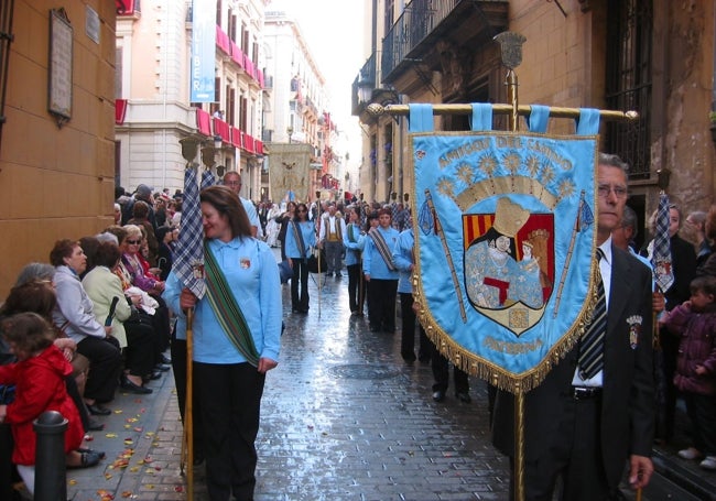 Banda de Cornetas y Tambores de La Coma, con los Amigos del Camino de la Virgen de los Desamparados de Paterna.