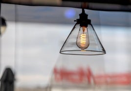 El precio de la luz vuelve a cambiar de tendencia.