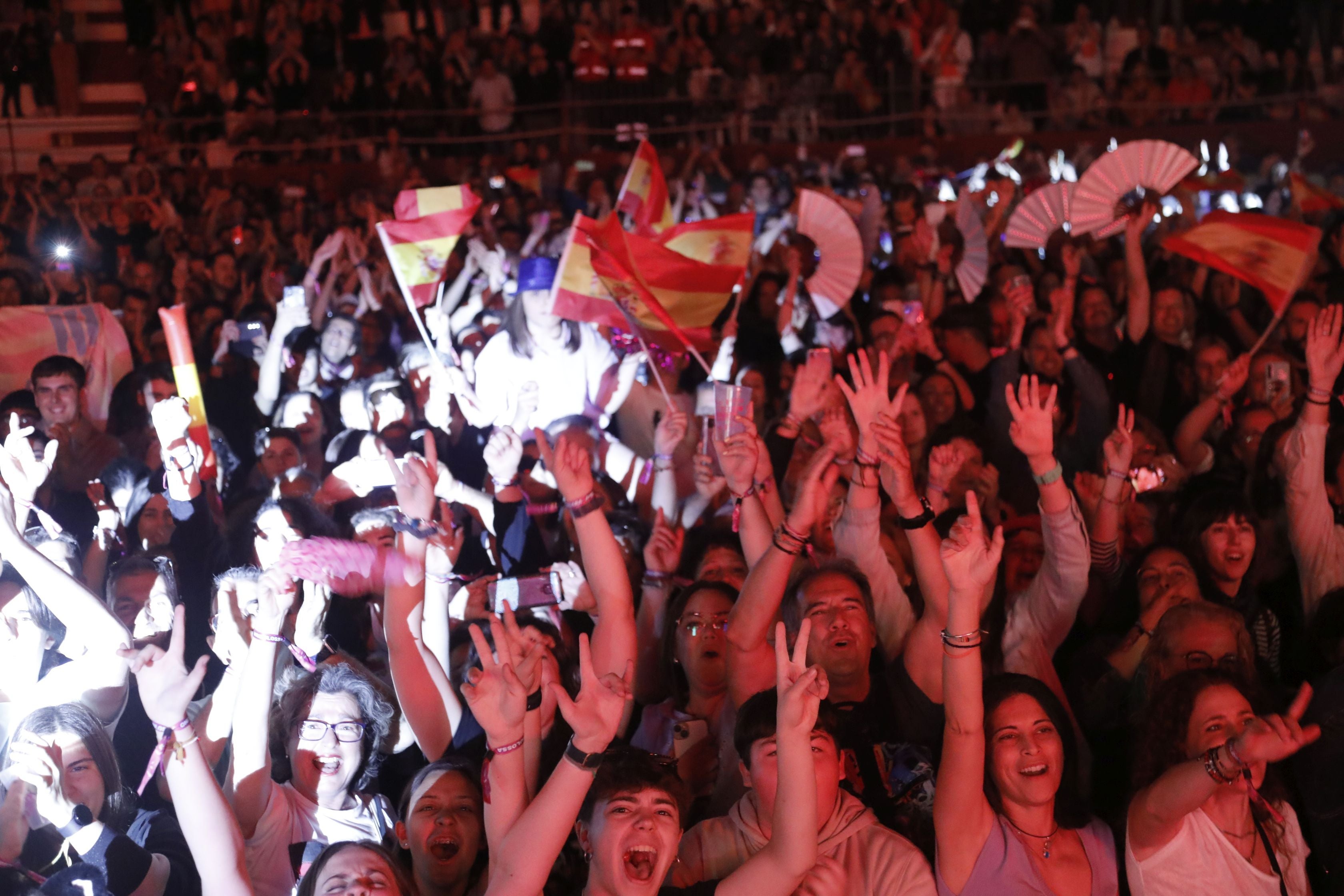 La fiesta en Ondara para impulsar a Nebulossa a ganar Eurovisión