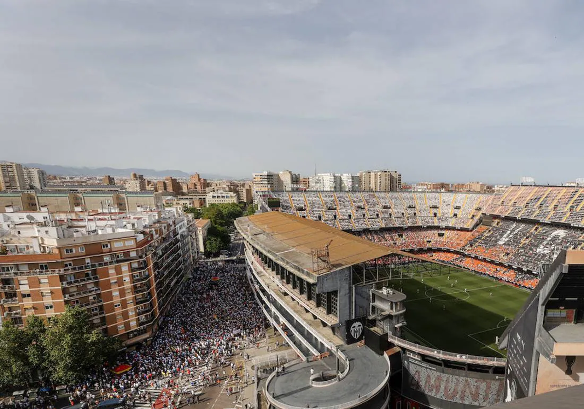 Vista aérea del Valencia-Celta de 2022, cuando se dejó vacío Mestalla.