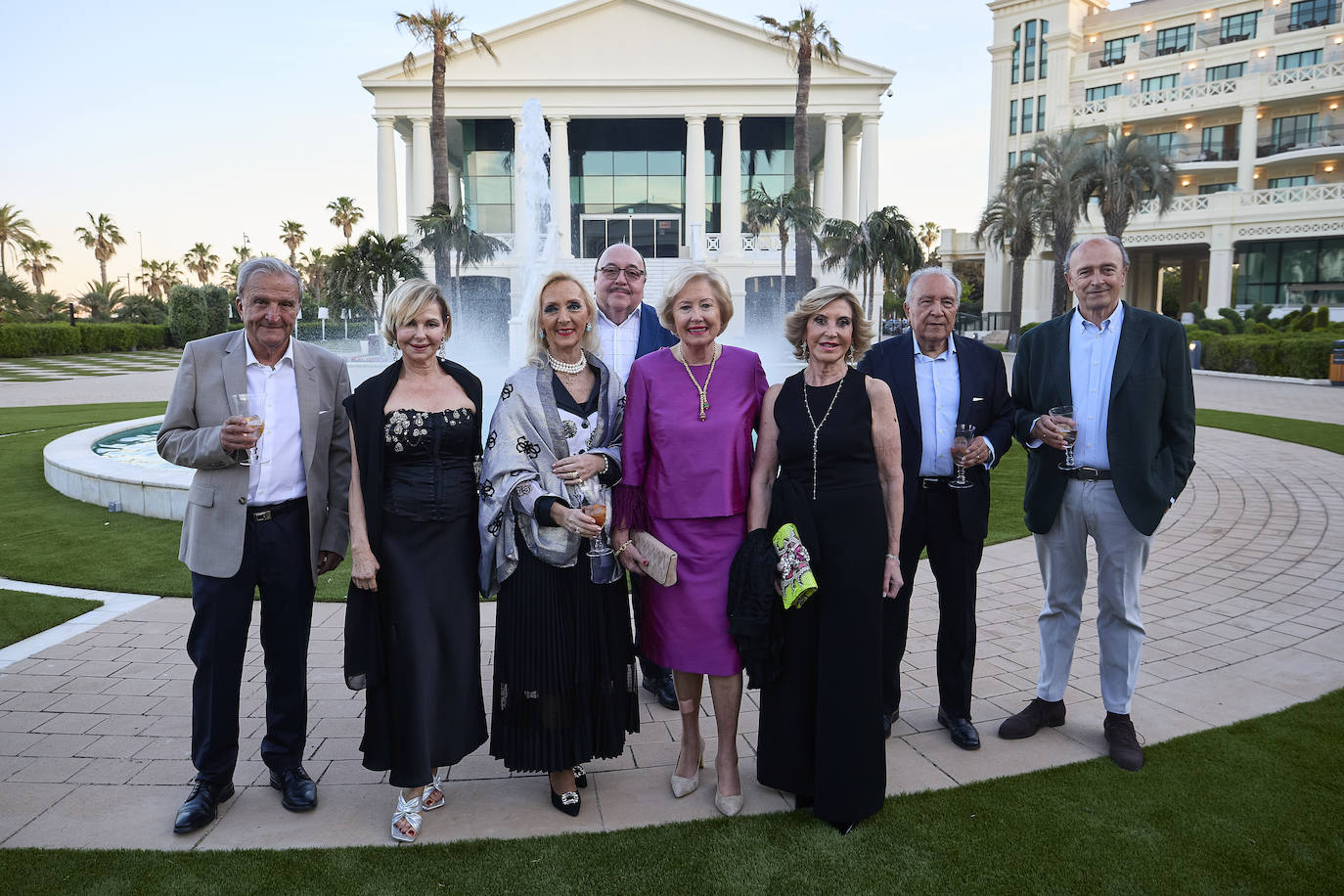 Abraham Martínez, Maribel Soriano, Amparo Llácer, Vicente Macías, Concha Navarro, Toña Játiva, Rafael Milla y Vicente Aguilar.