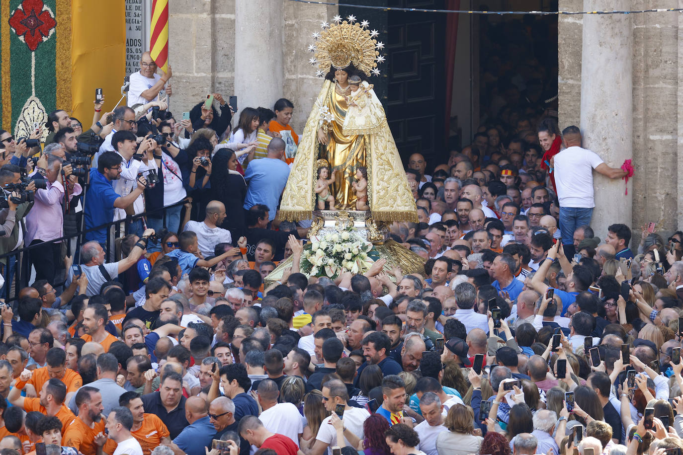 El Traslado de la Virgen desde la Basílica hasta la Catedral, en imágenes