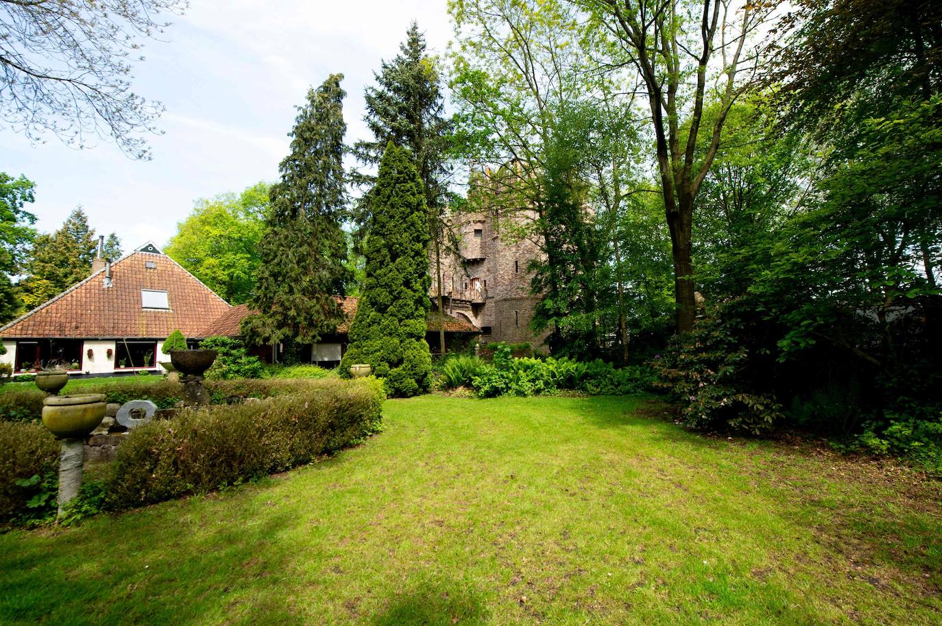 El neerlandés de 76 años que construyó su propio castillo