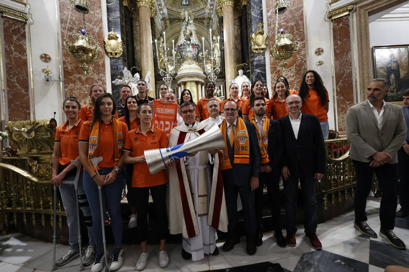 El Valencia Basket femenino celebra su segunda Liga